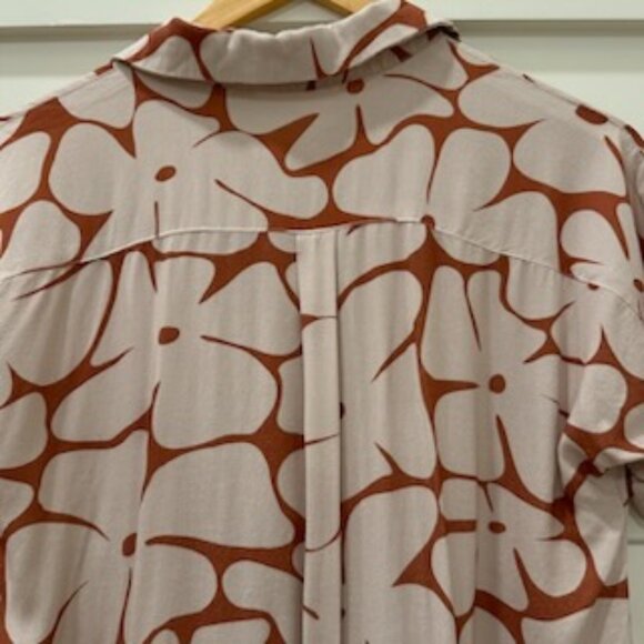 Citrine Short Sleeve Floral button down shirt - Picture 4 of 6